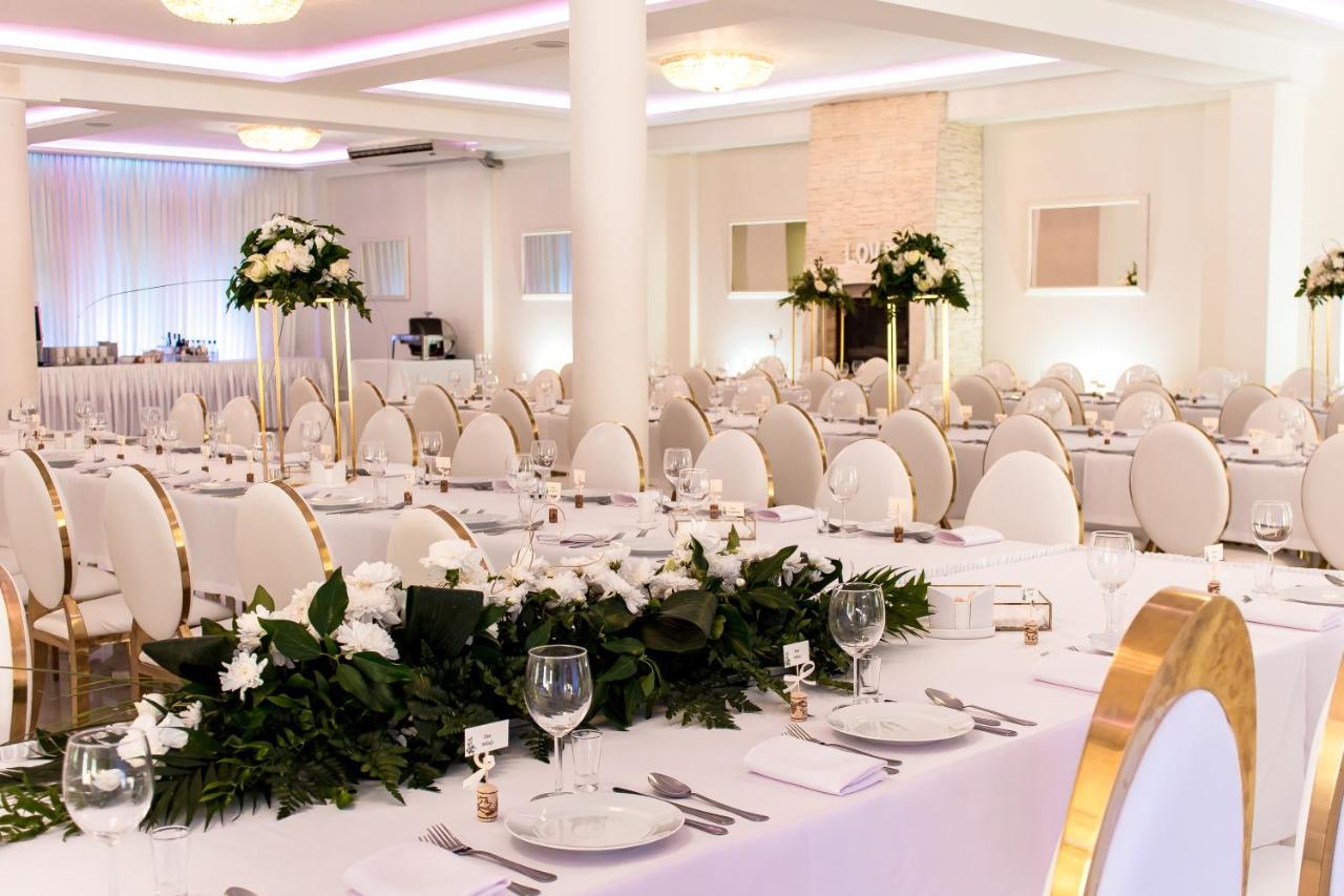 Hotel Restauracja Venus à Ostrowiec Świętokrzyski Extérieur photo