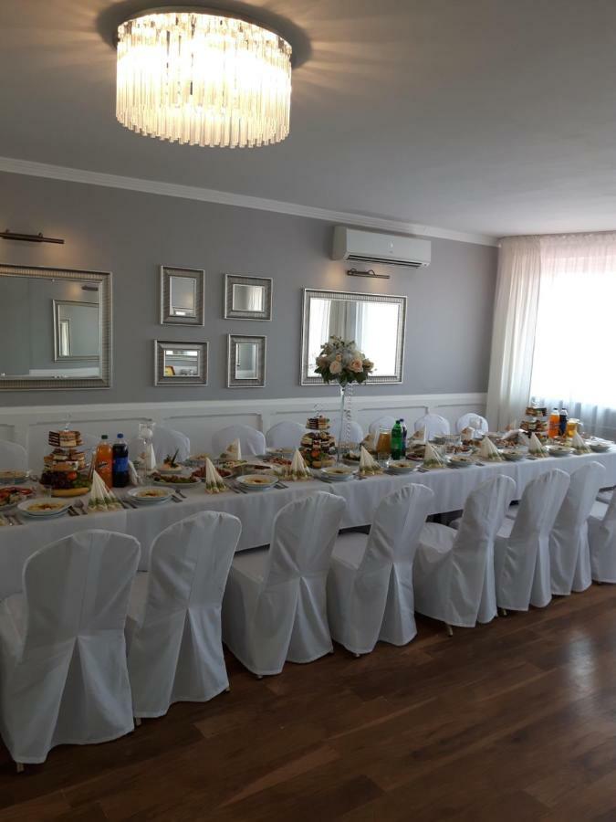 Hotel Restauracja Venus à Ostrowiec Świętokrzyski Extérieur photo